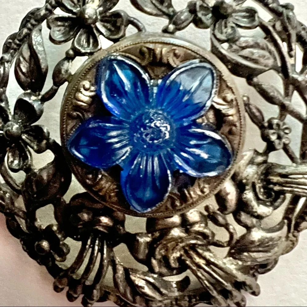 Vintage Brooch Metal Floral Daisy Roses Victorian Lapel Scarf Pin